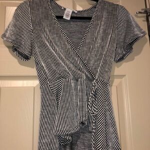 Caution to the Wind tied wrap black&white stripe short sleeve shirt size S small